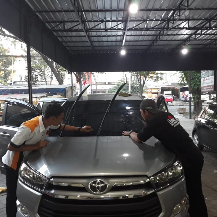 LLumar Super Black untuk Innova Reborn